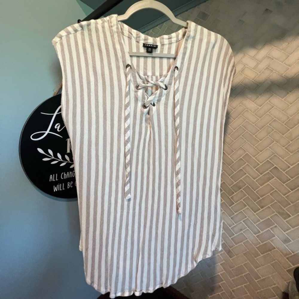 Torrid 00 white and taupe stripe sleeveless blouse